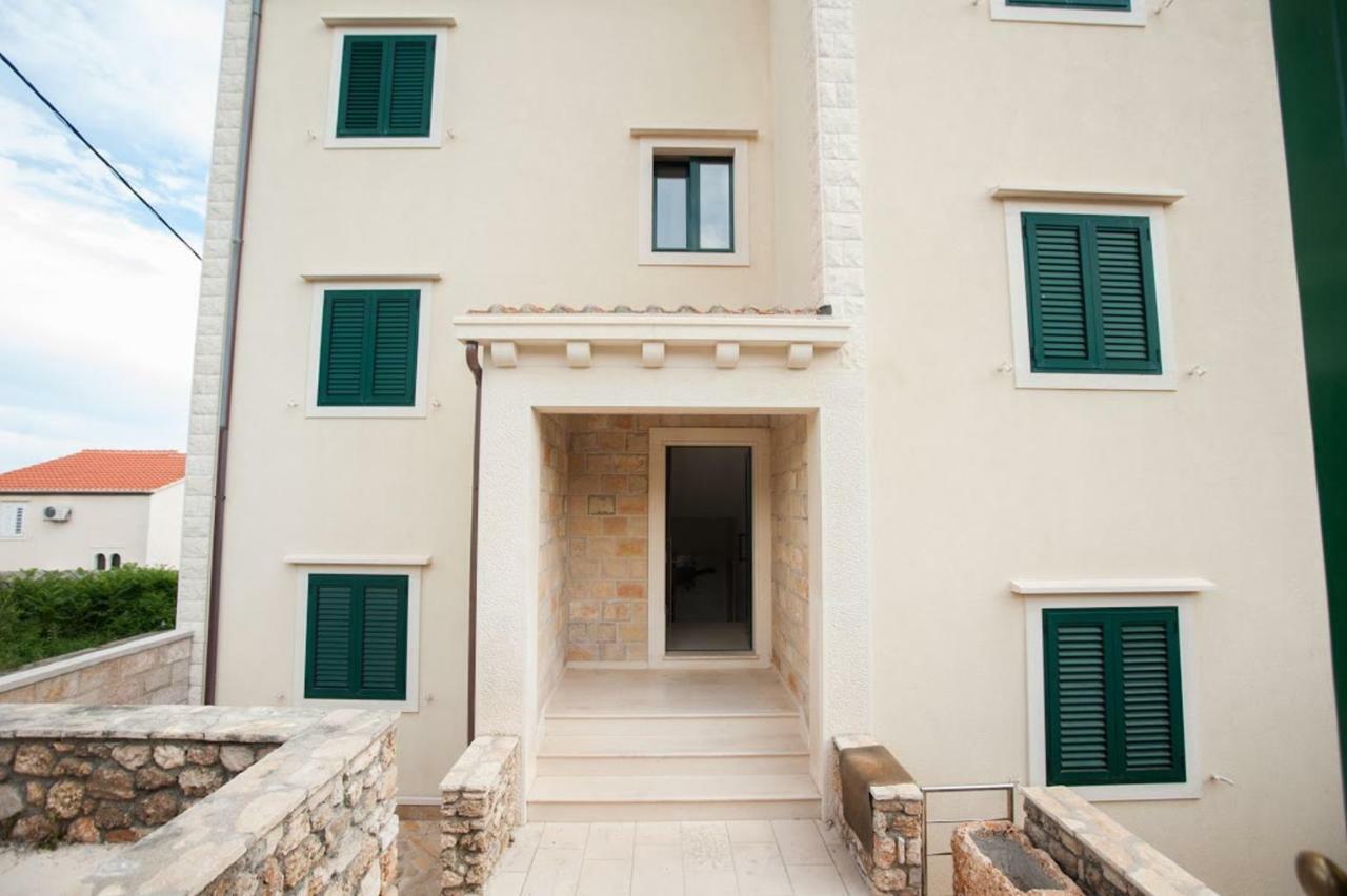 Apartmán House Koloc Bol Exteriér fotografie